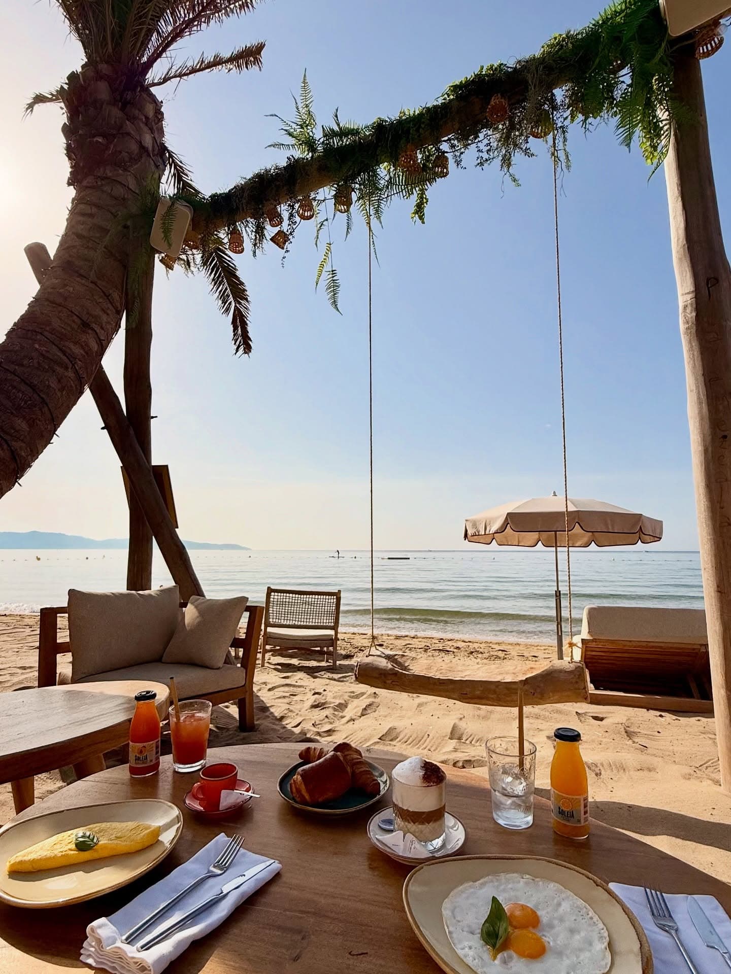 Petit-déjeuner sur la plage Playa Mezcala